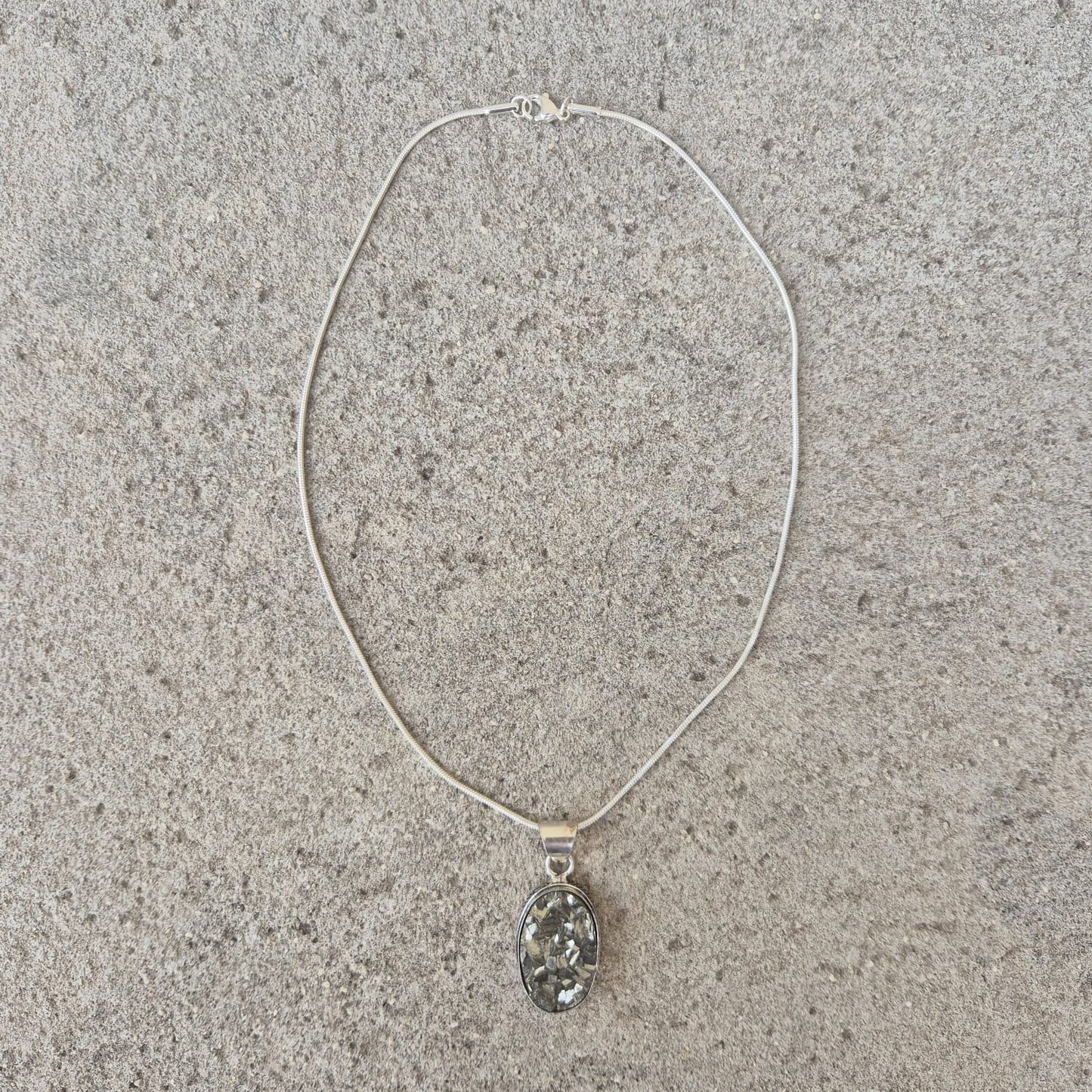 Collar Pirita Engarzada