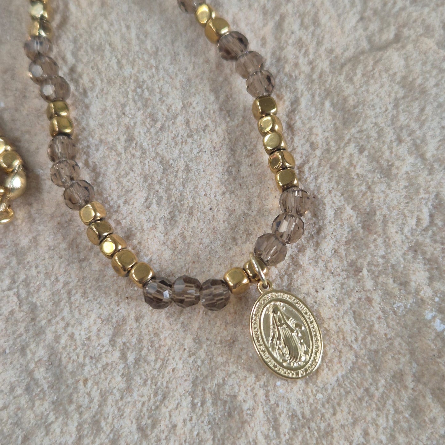Collar dije Virgen - Hematite - Cristal Checo